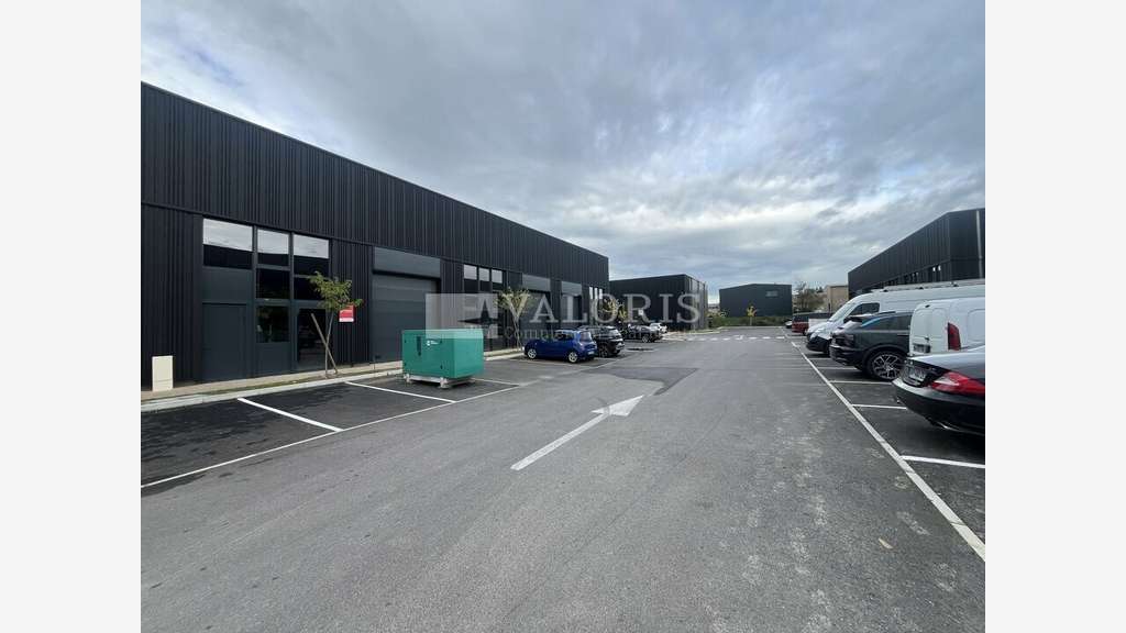 Cellules de 226m² à 280m² à vendre à Trévoux
