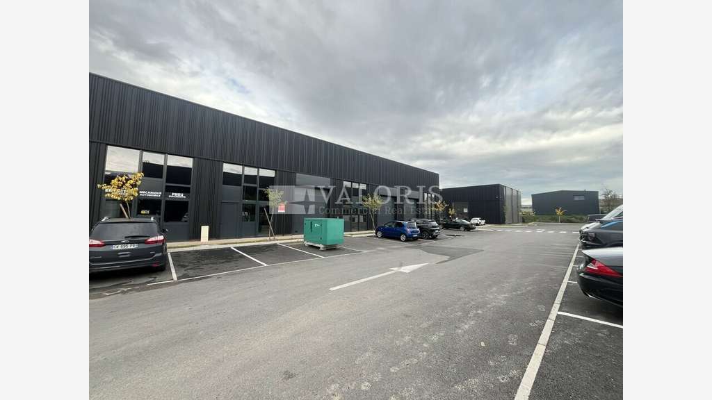 Cellules de 226m² à 280m² à vendre à Trévoux