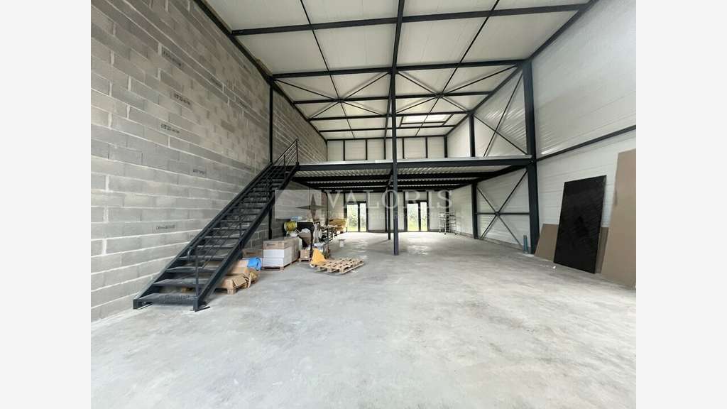 Cellules de 226m² à 280m² à vendre à Trévoux