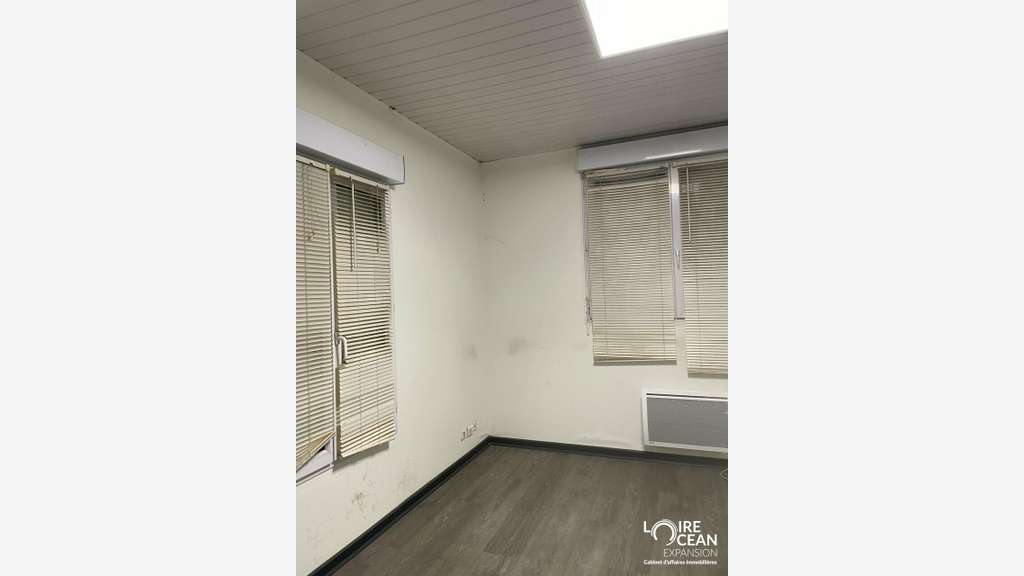 Cède local d'activité de 1400m² avec quai à Vallet