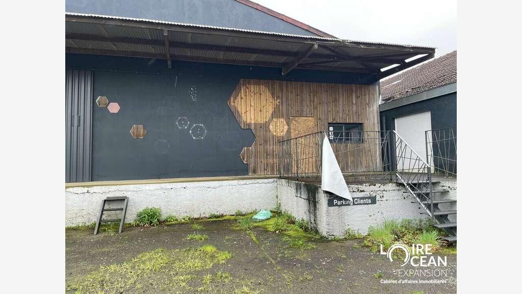 Cède local d'activité de 1400m² avec quai à Vallet