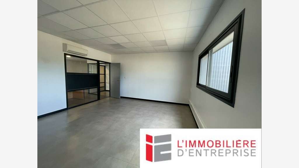A VENDRE - SAINT AVE - Le Poteau