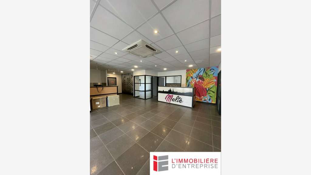A VENDRE - SAINT AVE - Le Poteau