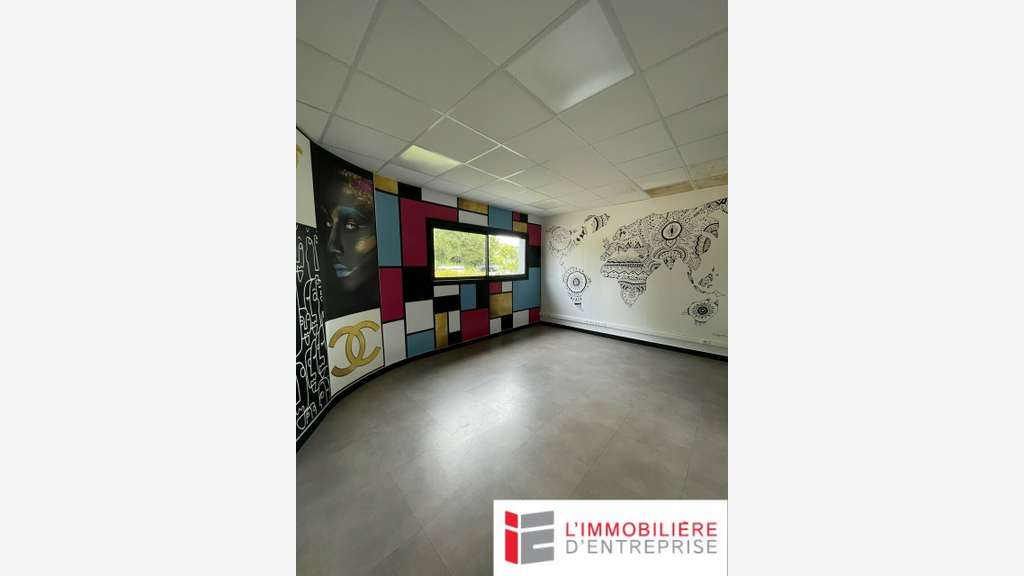 A VENDRE - SAINT AVE - Le Poteau