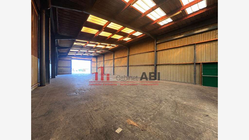 Bâtiment d'activité isolé