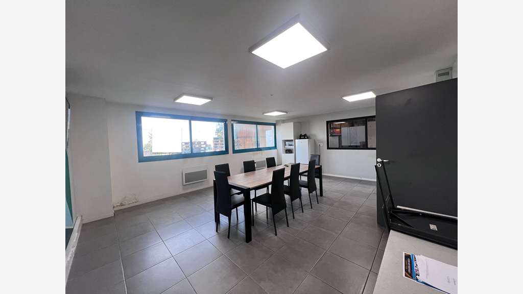 Bâtiment d'activité isolé