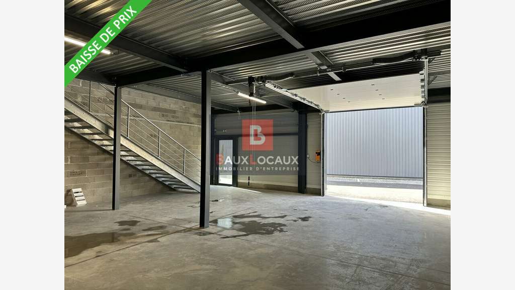 Local d'activité avec bureaux à vendre à Vedène