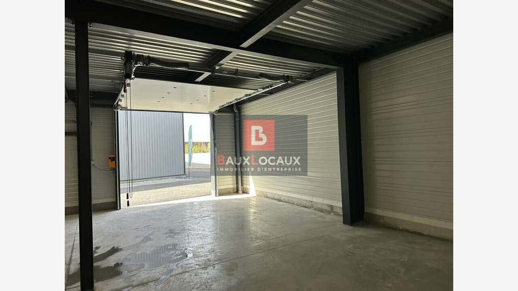 Local d'activité avec bureaux à vendre à Vedène