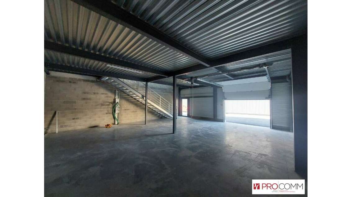 Entrepôt neuf 188m² à vendre à Vedène