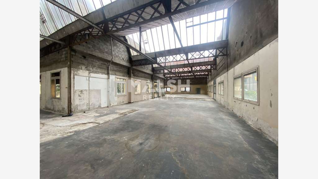 Local d'activités 1959m² à vendre à Vénissieux