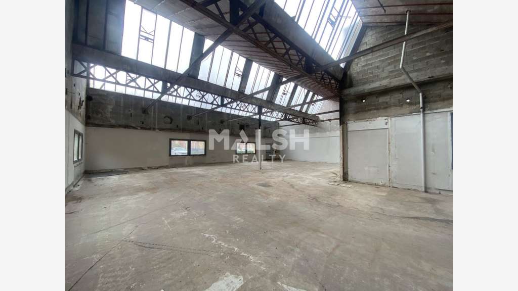 Local d'activités 1959m² à vendre à Vénissieux