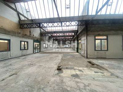 Local d'activités 1959m² à vendre à Vénissieux