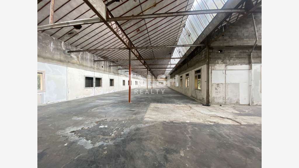 Local d'activités 1959m² à vendre à Vénissieux