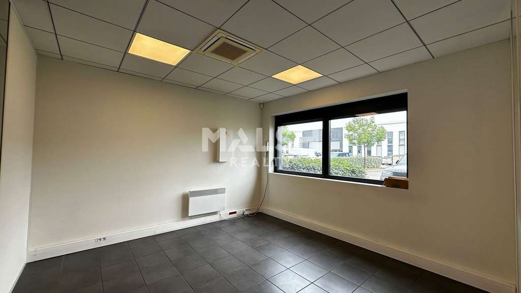 A louer entrepôt bureaux de 587m² à Vénissieux