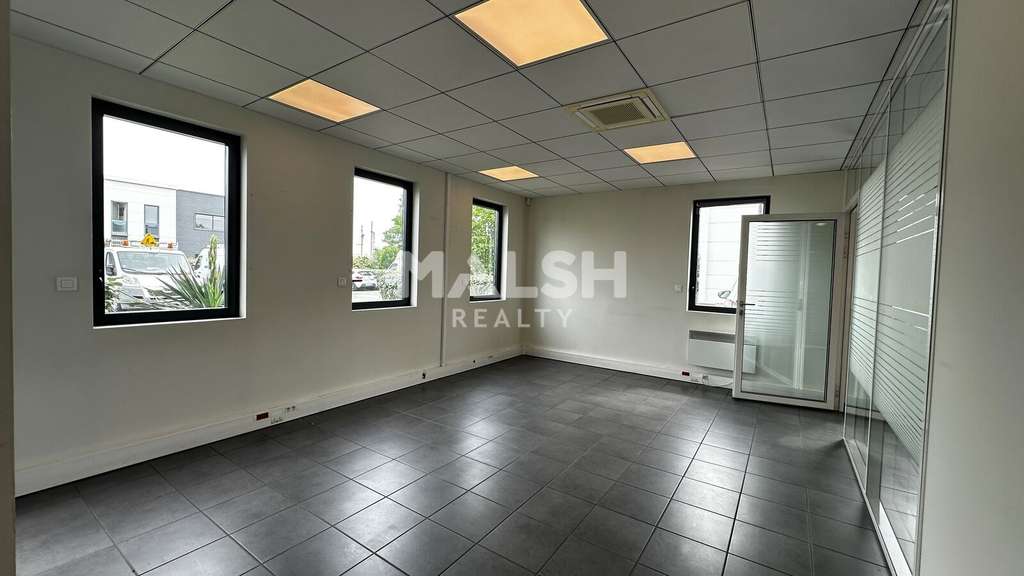 A louer entrepôt bureaux de 587m² à Vénissieux
