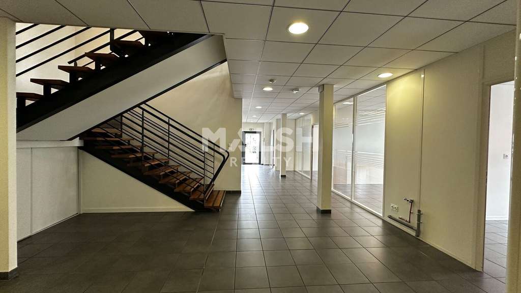 A louer entrepôt bureaux de 587m² à Vénissieux