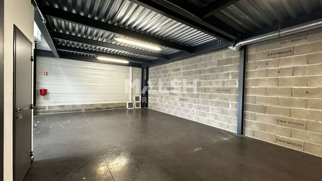 A louer entrepôt bureaux de 587m² à Vénissieux