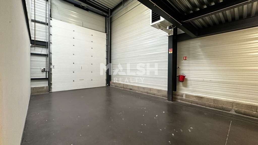 A louer entrepôt bureaux de 587m² à Vénissieux
