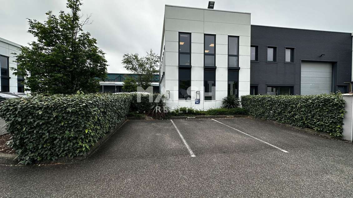A louer entrepôt bureaux de 587m² à Vénissieux