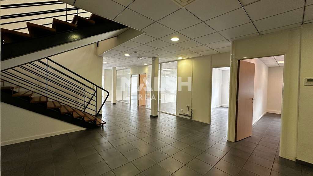 A louer entrepôt bureaux de 587m² à Vénissieux