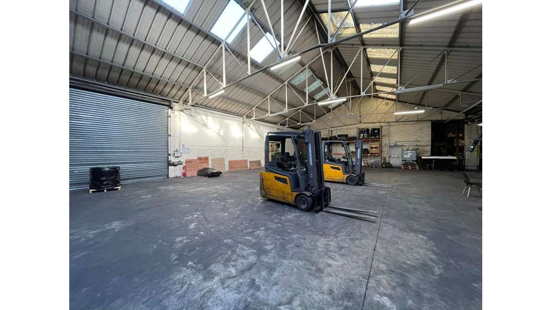 AV local d'activité de 5700m² à Verberie proche A1