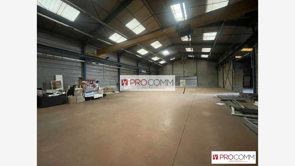 Local d'activité 865m² à vendre à Vernouillet 