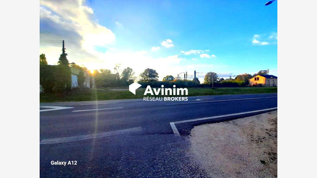 Locaux 250m² sur 2132m² à vendre à Vierzon