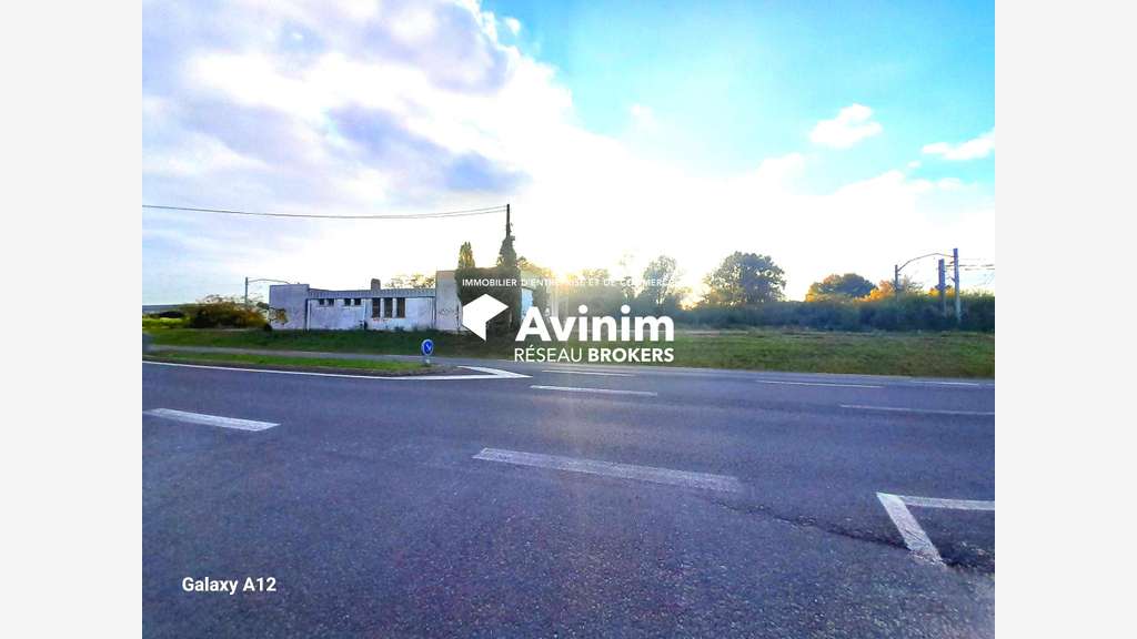 Locaux 250m² sur 2132m² à vendre à Vierzon
