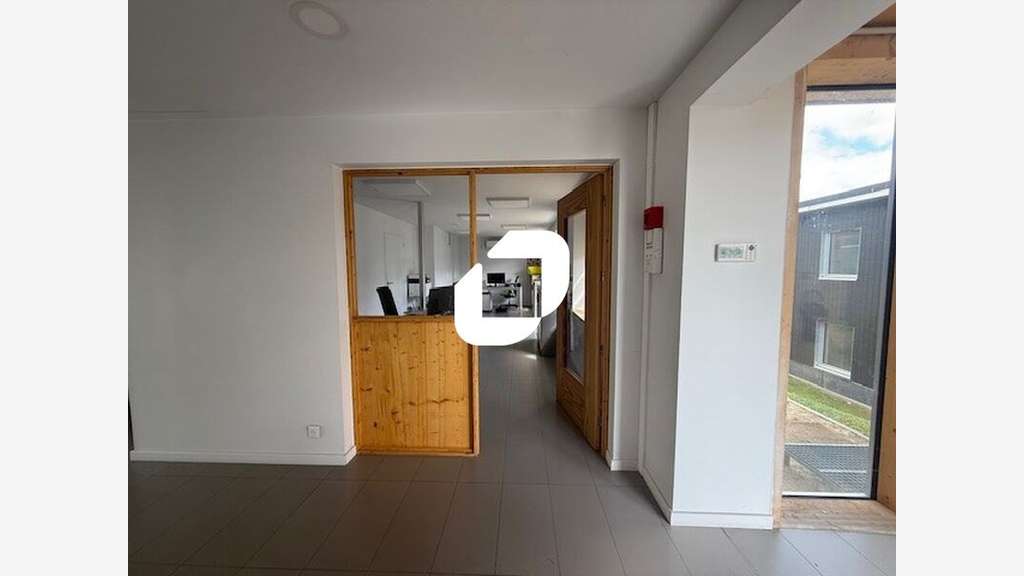 Vente Local d'activité 1953m² Vigny