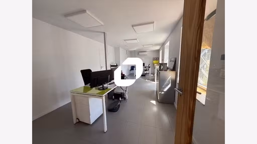 Vente Local d'activité 1953m² Vigny
