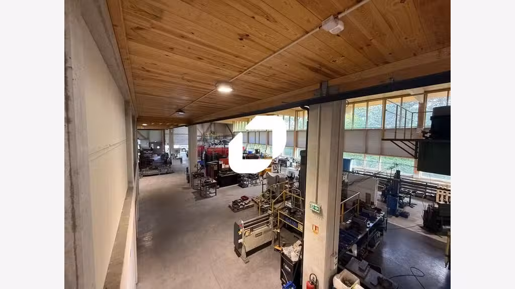 Vente Local d'activité 1953m² Vigny