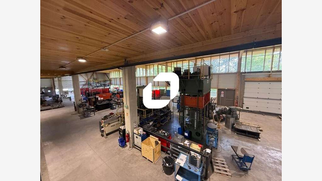 Vente Local d'activité 1953m² Vigny