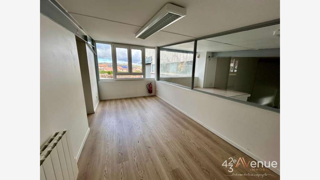 AV local d'activité 260m² très bon état à Villars