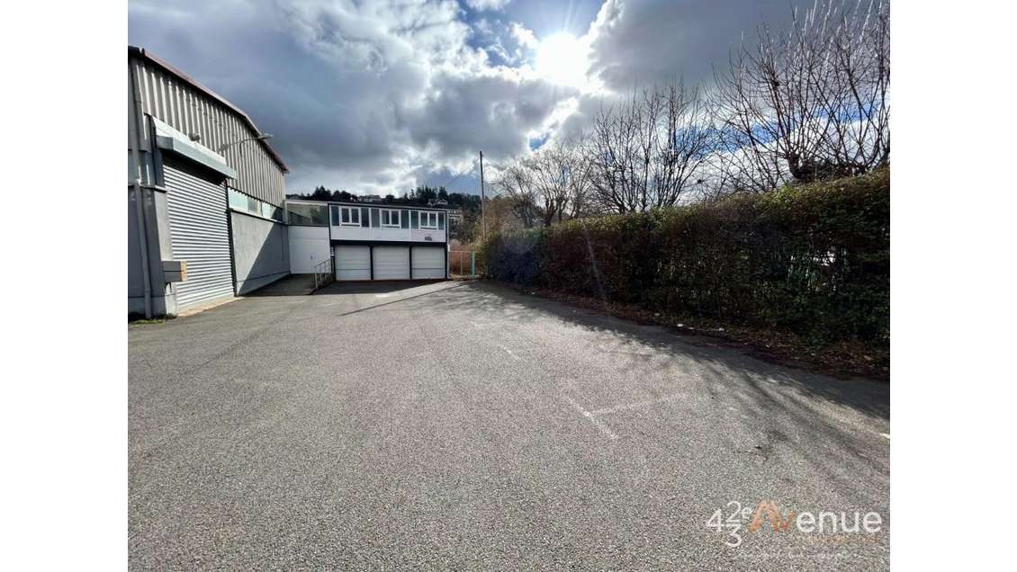 AV local d'activité 260m² très bon état à Villars
