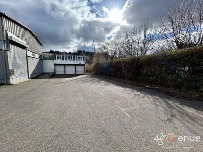 AV local d'activité 260m² très bon état à Villars