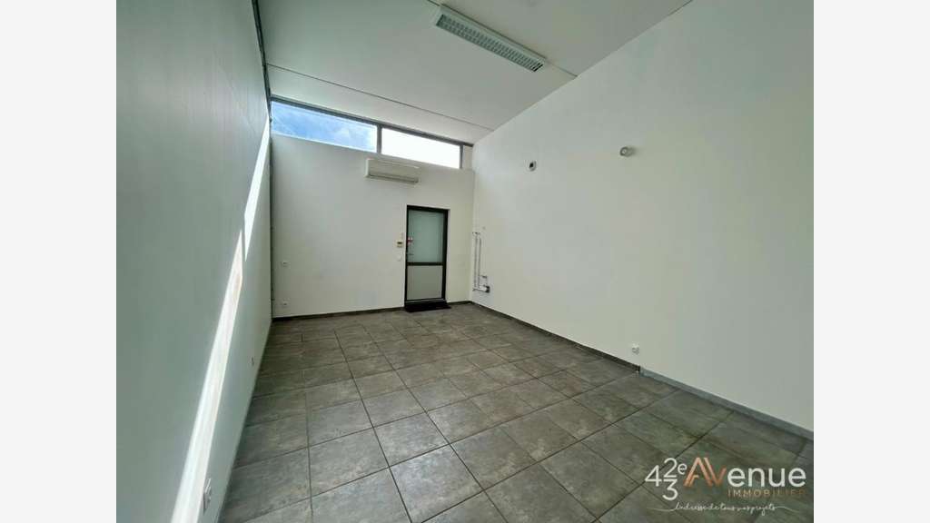 AV local d'activité 260m² très bon état à Villars