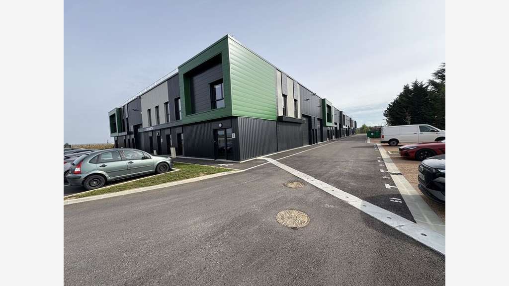 AV parc d'activité 19 lots sur 8373m² à Villette