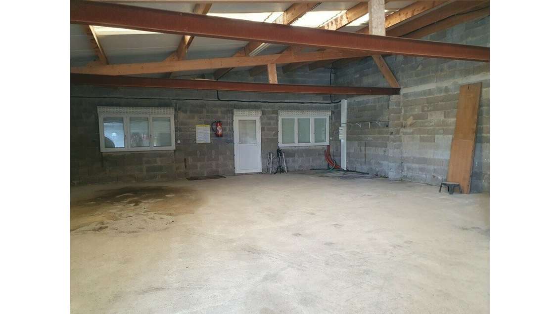 Local d'activité 300m² à vendre à Wavrans (62)