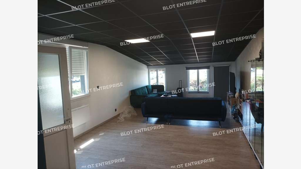 À VENDRE / À LOUER - LOCAL D'ACTIVITES 1 560 M² -