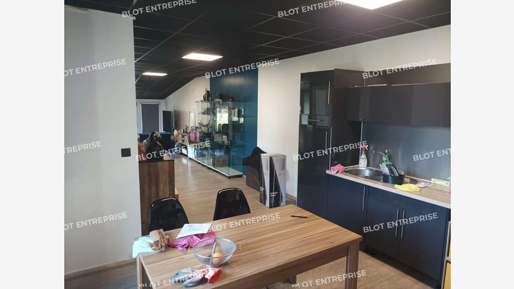 À VENDRE / À LOUER - LOCAL D'ACTIVITES 1 560 M² -