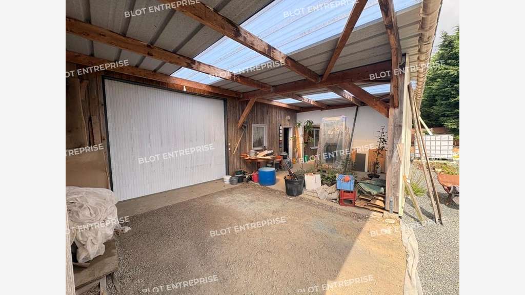A vendre bâtiment d'activités 173m² à Goudelin