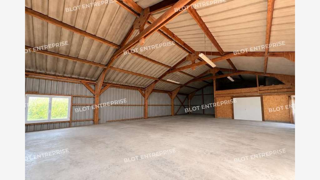 A vendre bâtiment d'activités 173m² à Goudelin