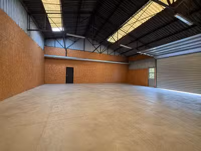 Bâtiment 1400m² à vendre à Hénon