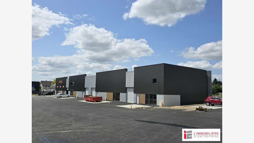 Local d'activité 300m² à vendre à La Mézière