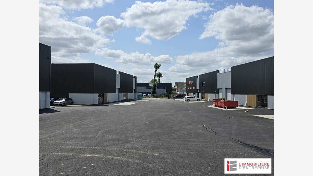 Local d'activité 300m² à vendre à La Mézière