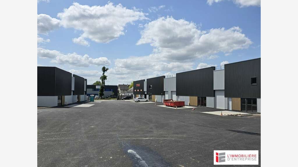 Local d'activité 300m² à vendre à La Mézière