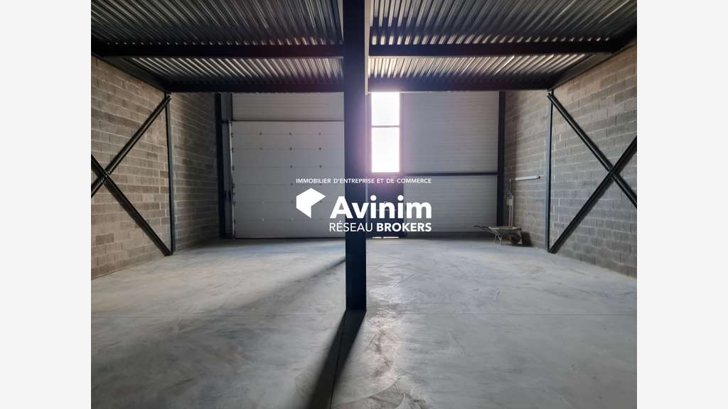 Local 501m² à vendre proche Montpellier Ouest A750