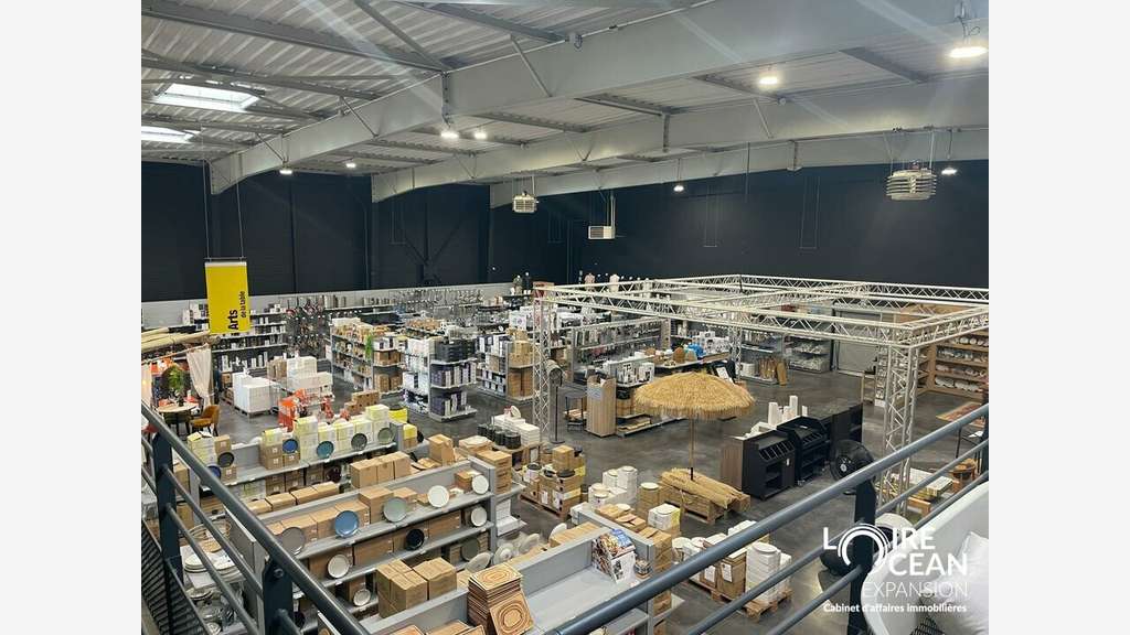 Vente local d'activité 1684m² à Nantes Est