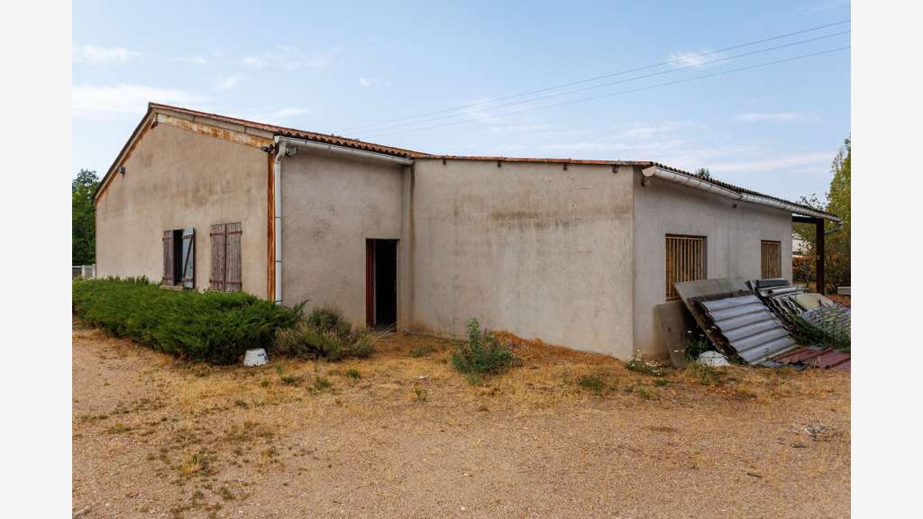 SCI local avec atelier à vendre à Saint-Agnan