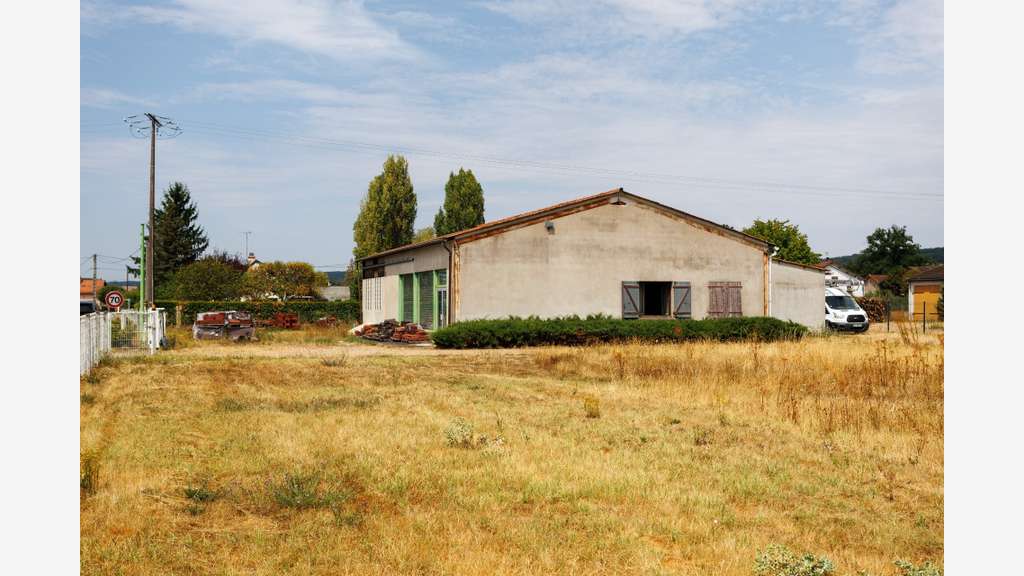 SCI local avec atelier à vendre à Saint-Agnan